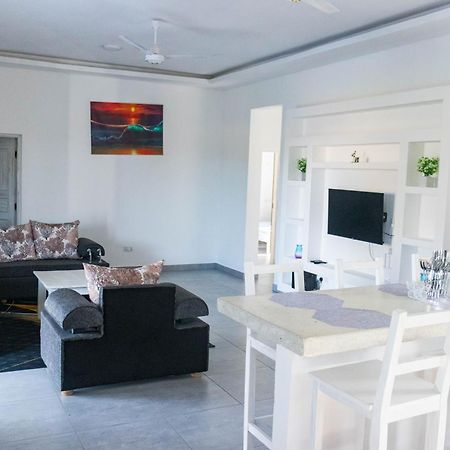 4 U Luxury Bungalows Diani Diani Beach Bagian luar foto