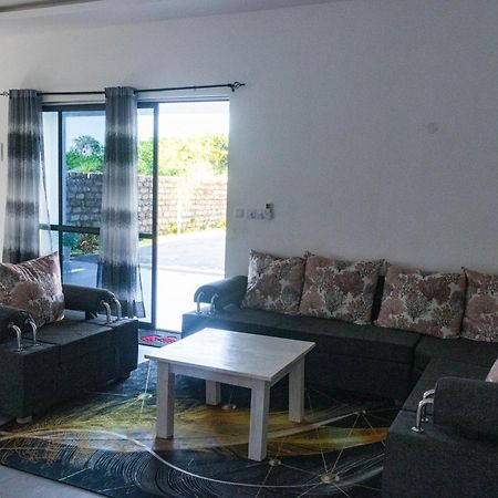 4 U Luxury Bungalows Diani Diani Beach Bagian luar foto