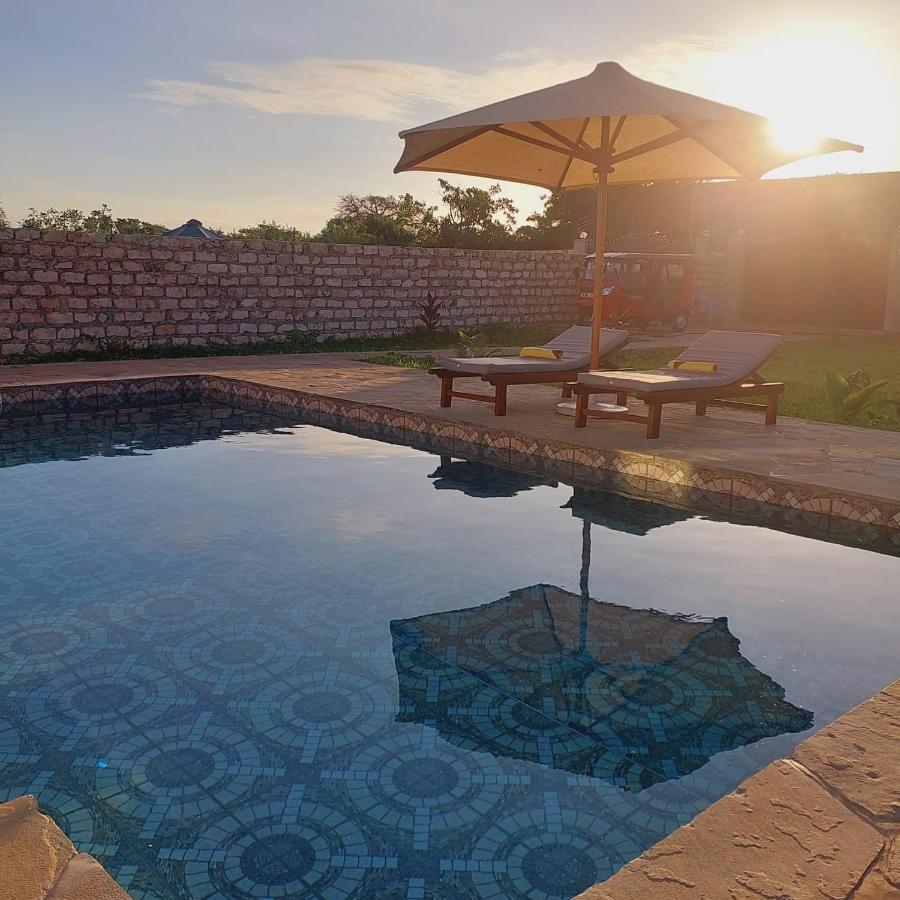 4 U Luxury Bungalows Diani Diani Beach Bagian luar foto