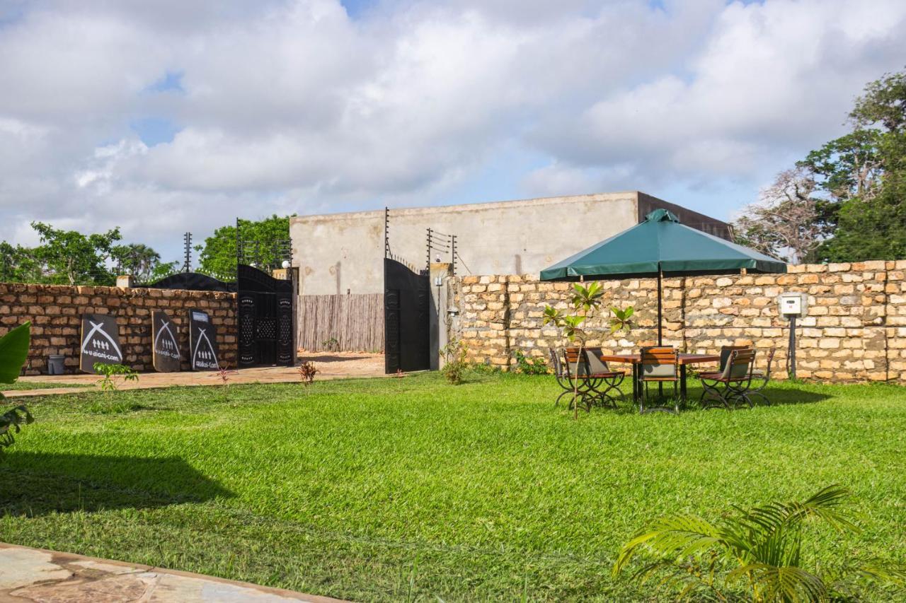 4 U Luxury Bungalows Diani Diani Beach Bagian luar foto
