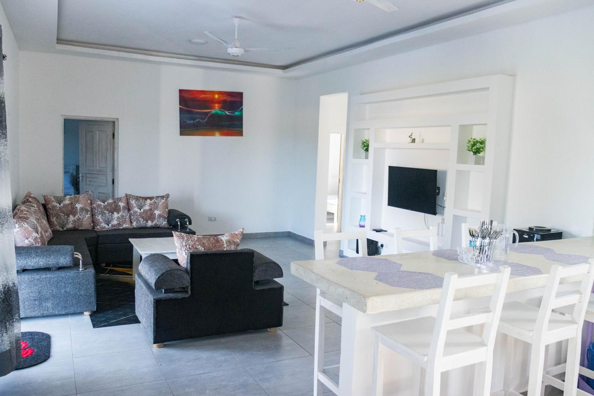 4 U Luxury Bungalows Diani Diani Beach Bagian luar foto
