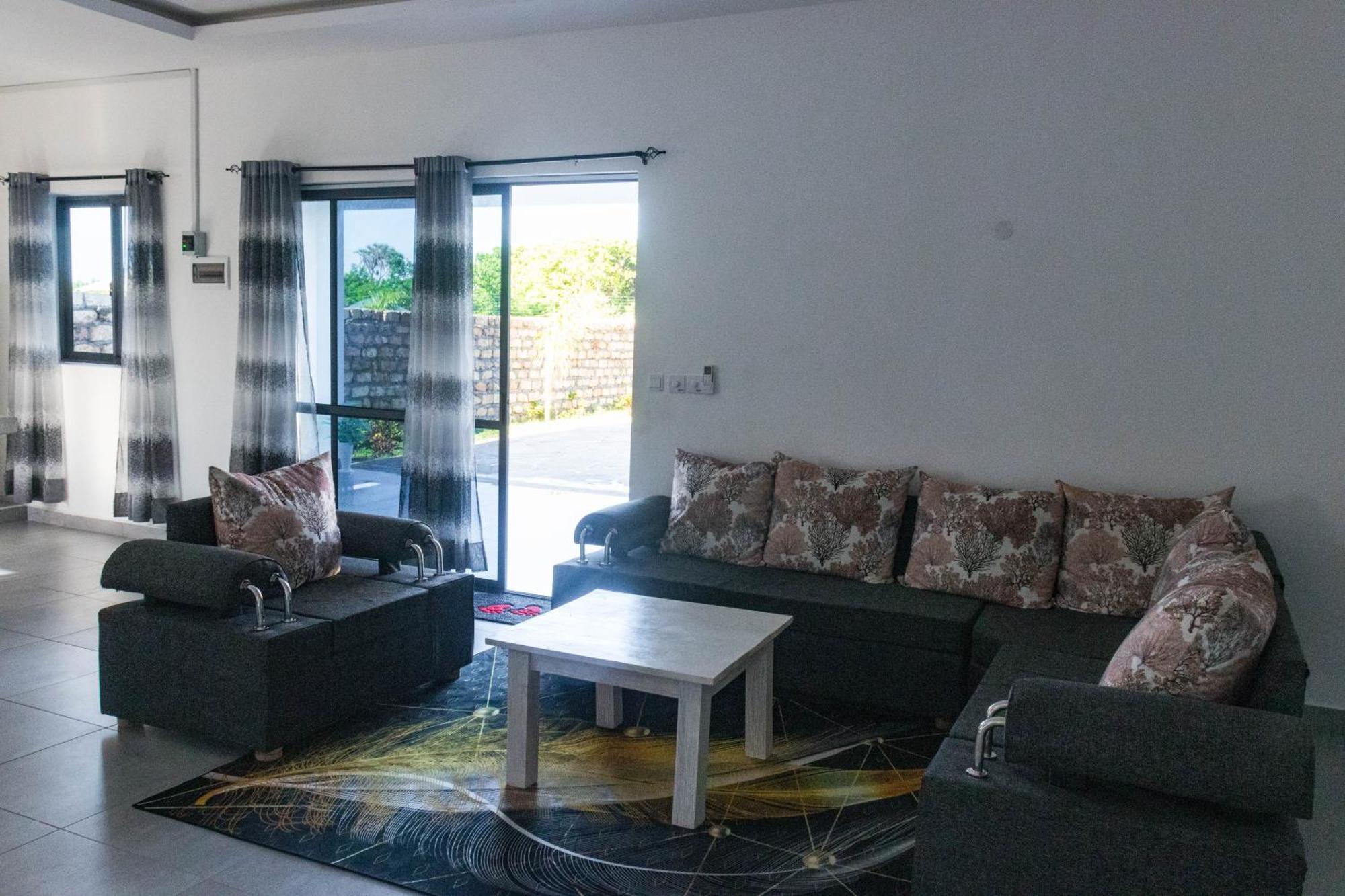 4 U Luxury Bungalows Diani Diani Beach Bagian luar foto