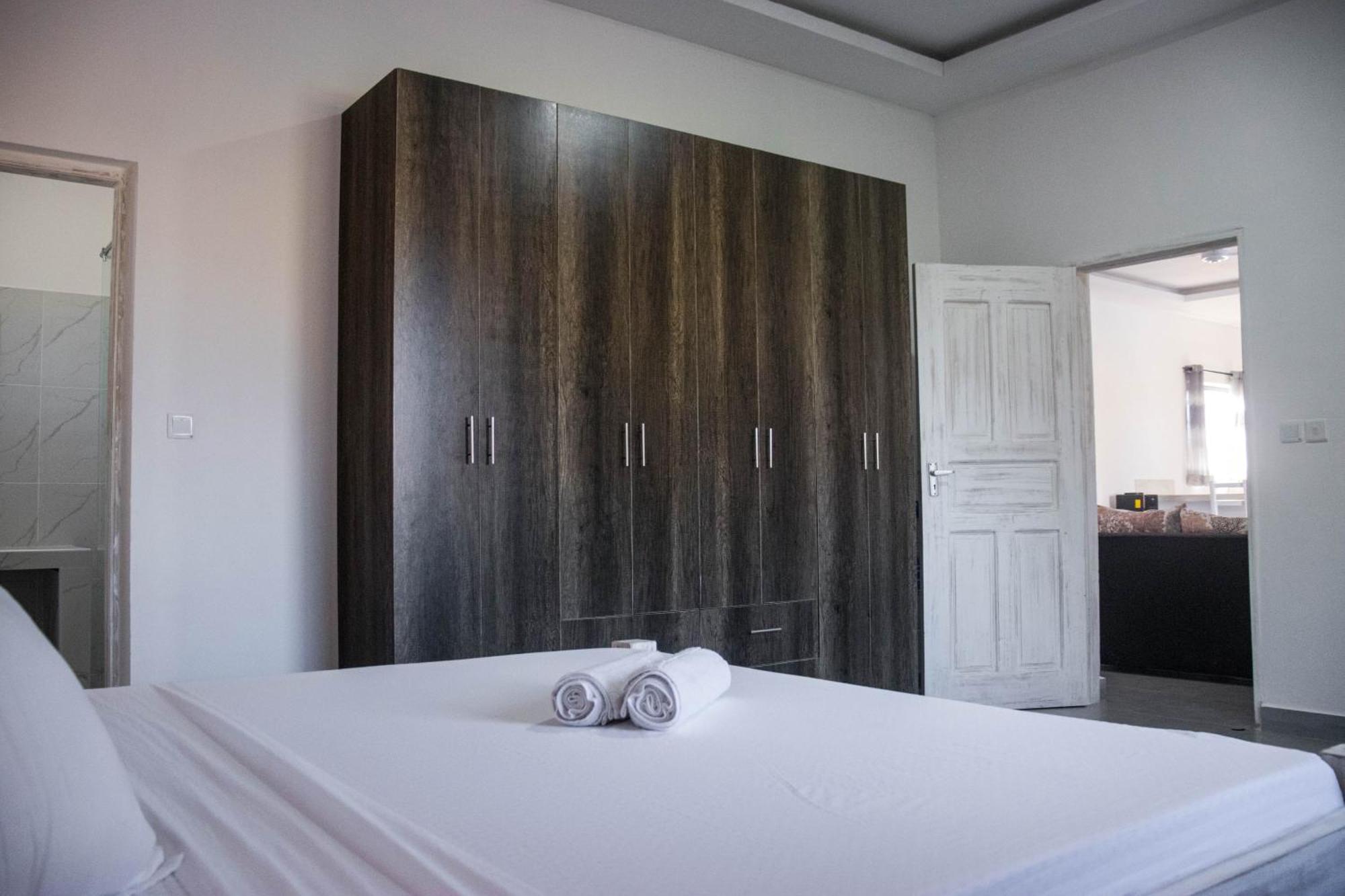 4 U Luxury Bungalows Diani Diani Beach Bagian luar foto